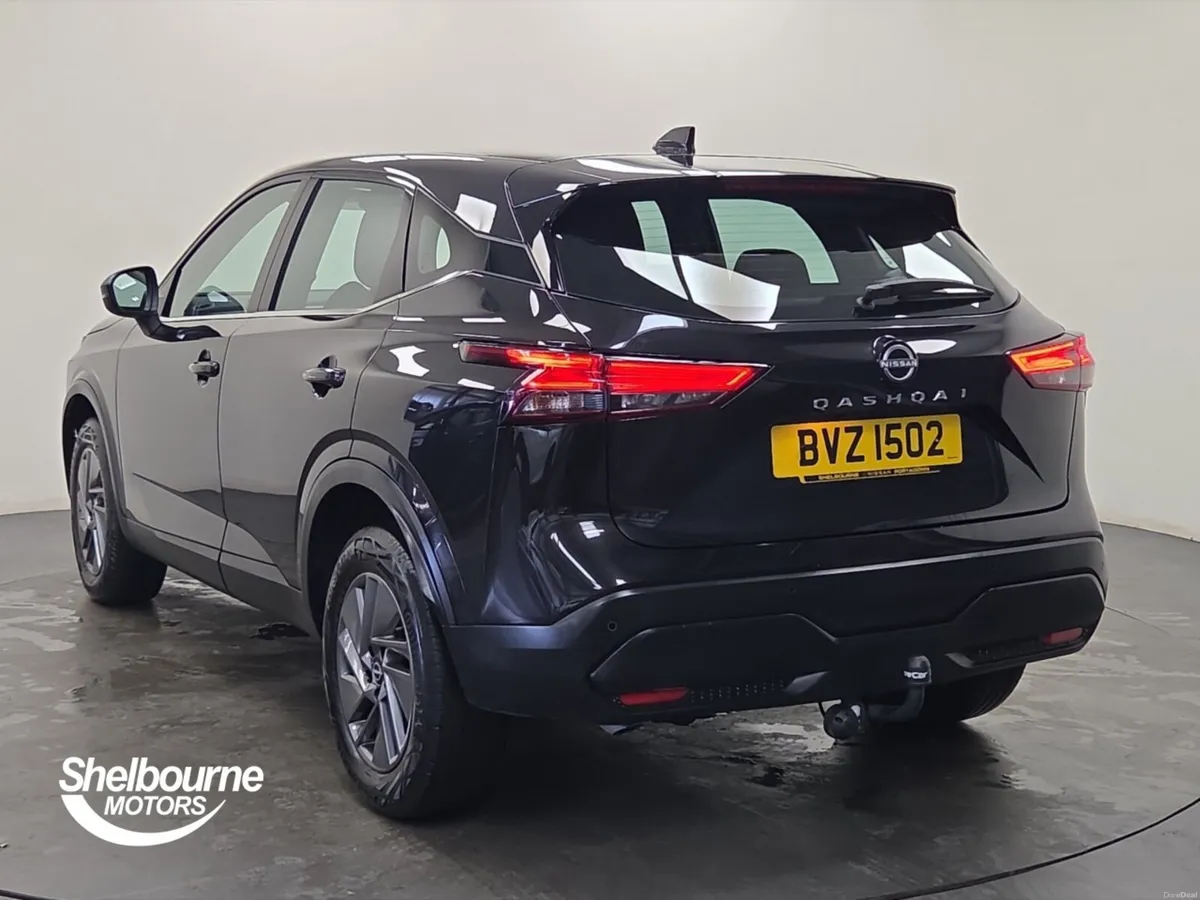 Nissan Qashqai 1.3 DiG-T MH Acenta Premium 5dr - Image 2