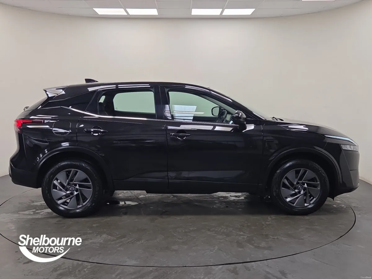 Nissan Qashqai 1.3 DiG-T MH Acenta Premium 5dr - Image 3