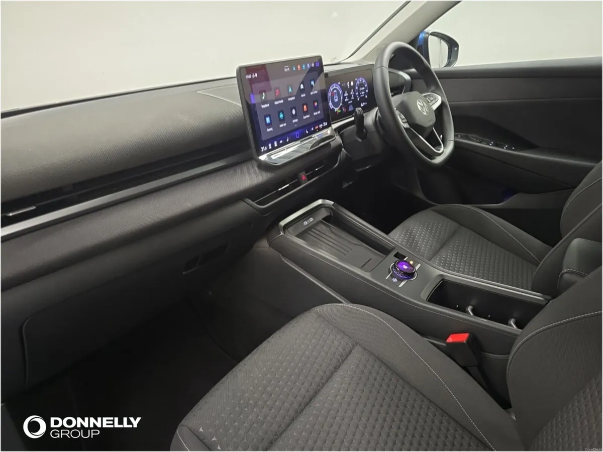 Volkswagen T-roc 1.5 eTSI 150 Life 5dr DSG - Image 2