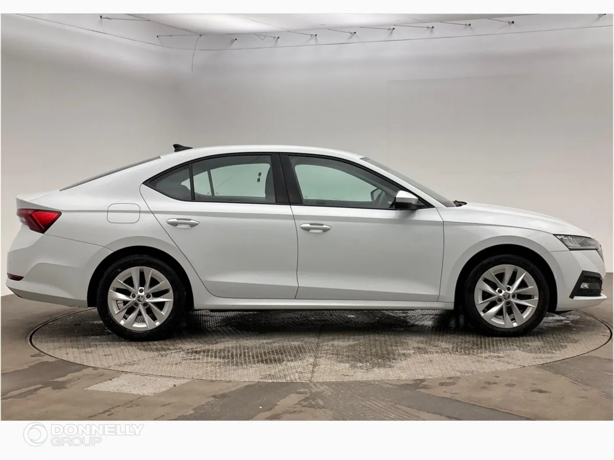 Skoda OCTAVIA 1.4 TSI iV SE Technology DSG 5dr - Image 4