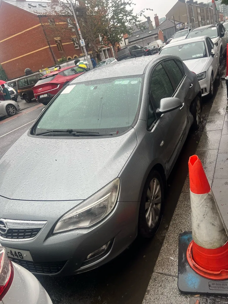 Opel Astra (selling for parts/scraps) - Image 2