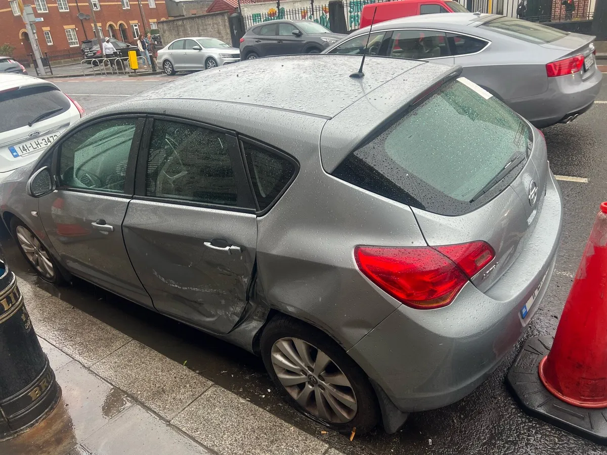 Opel Astra (selling for parts/scraps) - Image 5