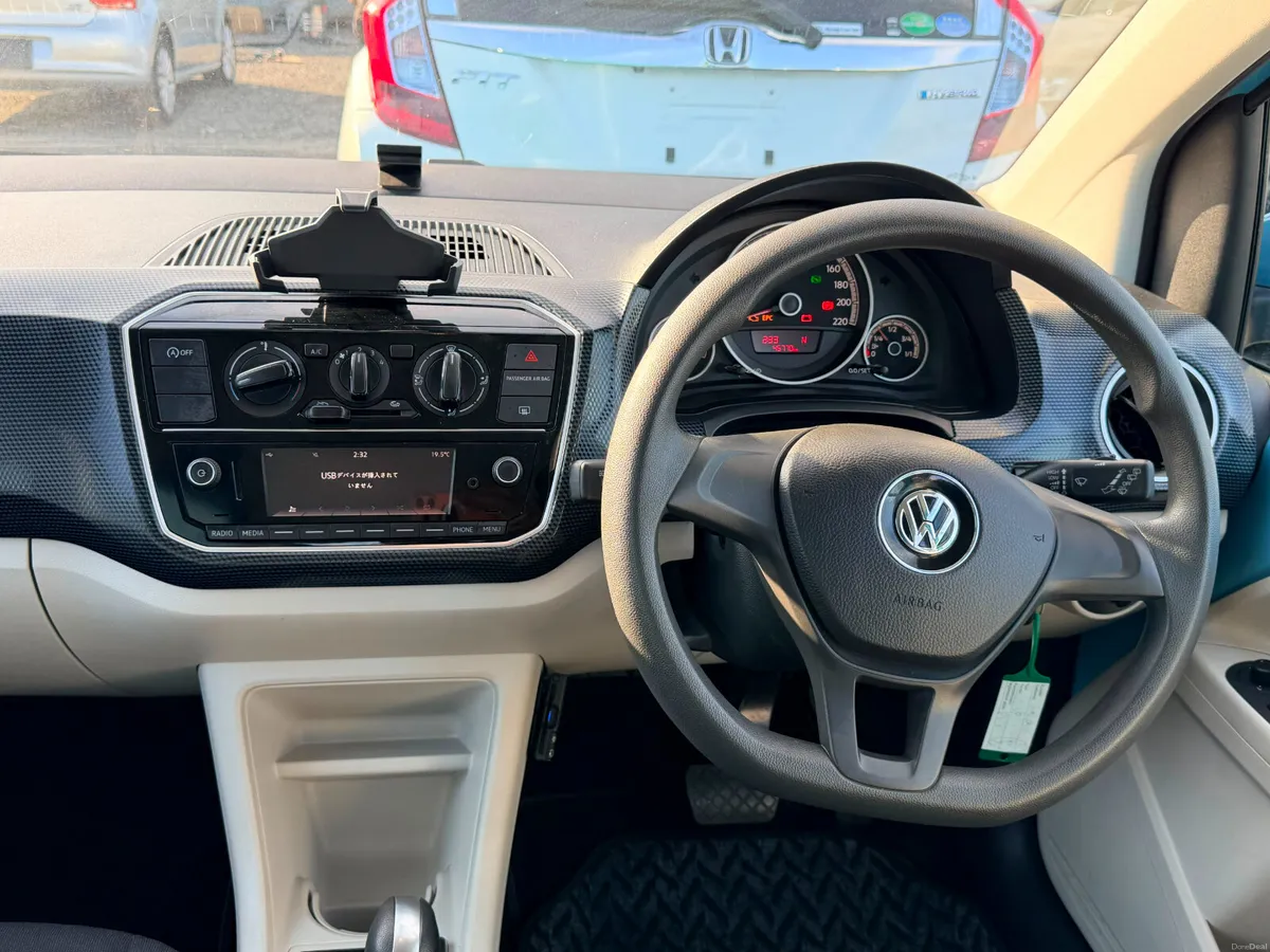 Volkswagon Up - Image 4