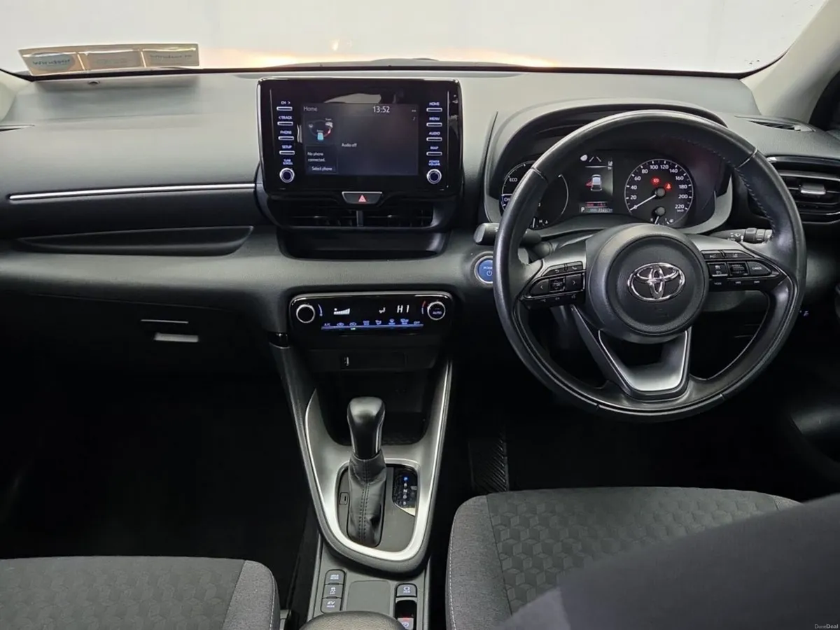 Toyota Yaris Yaris Hybrid Luna Model - Image 3