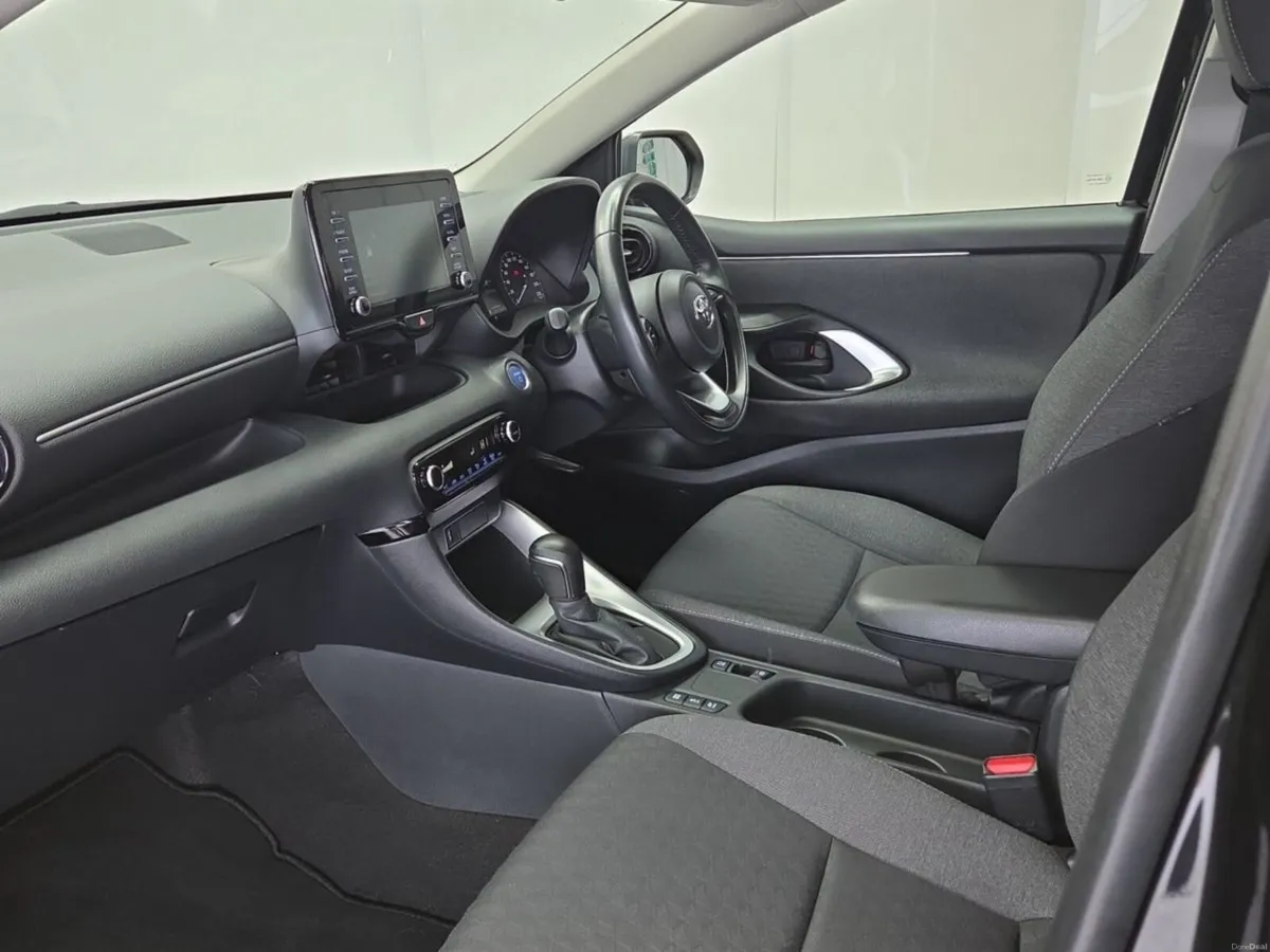 Toyota Yaris Yaris Hybrid Luna Model - Image 4
