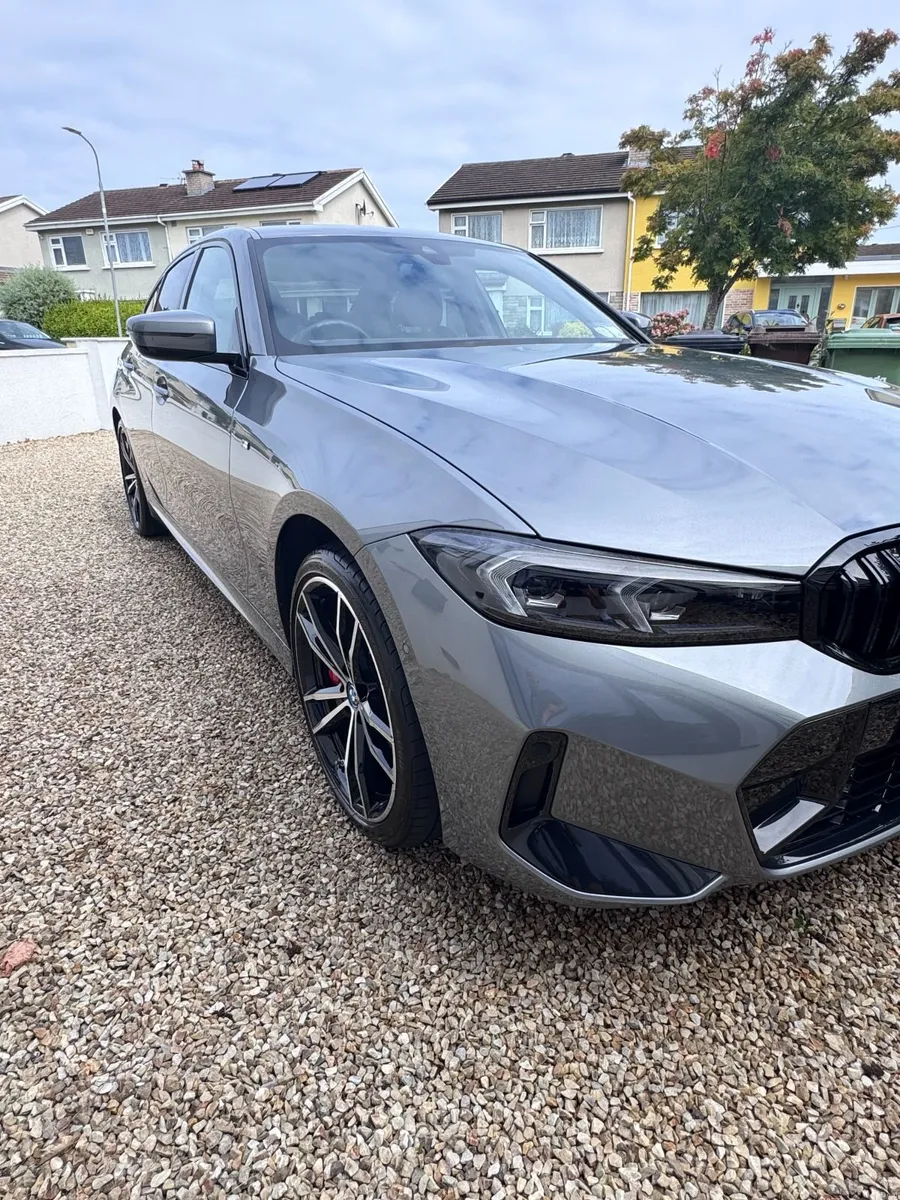 2024 BMW 330e xDrive M Sport Pro | 29,000 km - Image 3
