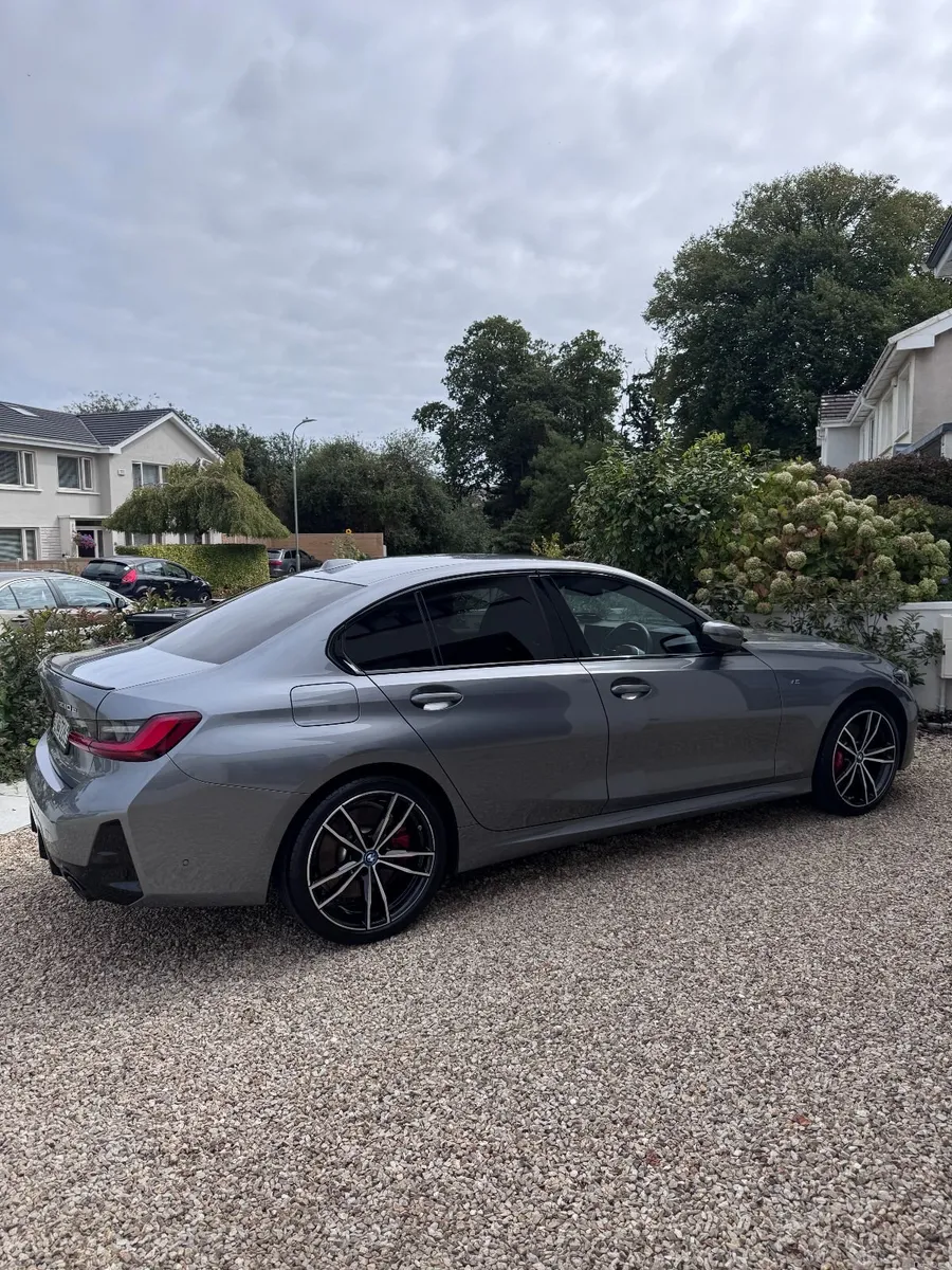 2024 BMW 330e xDrive M Sport Pro | 29,000 km - Image 5