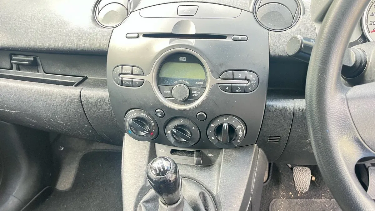 Mazda 2  209,722kms.  €495. - Image 3