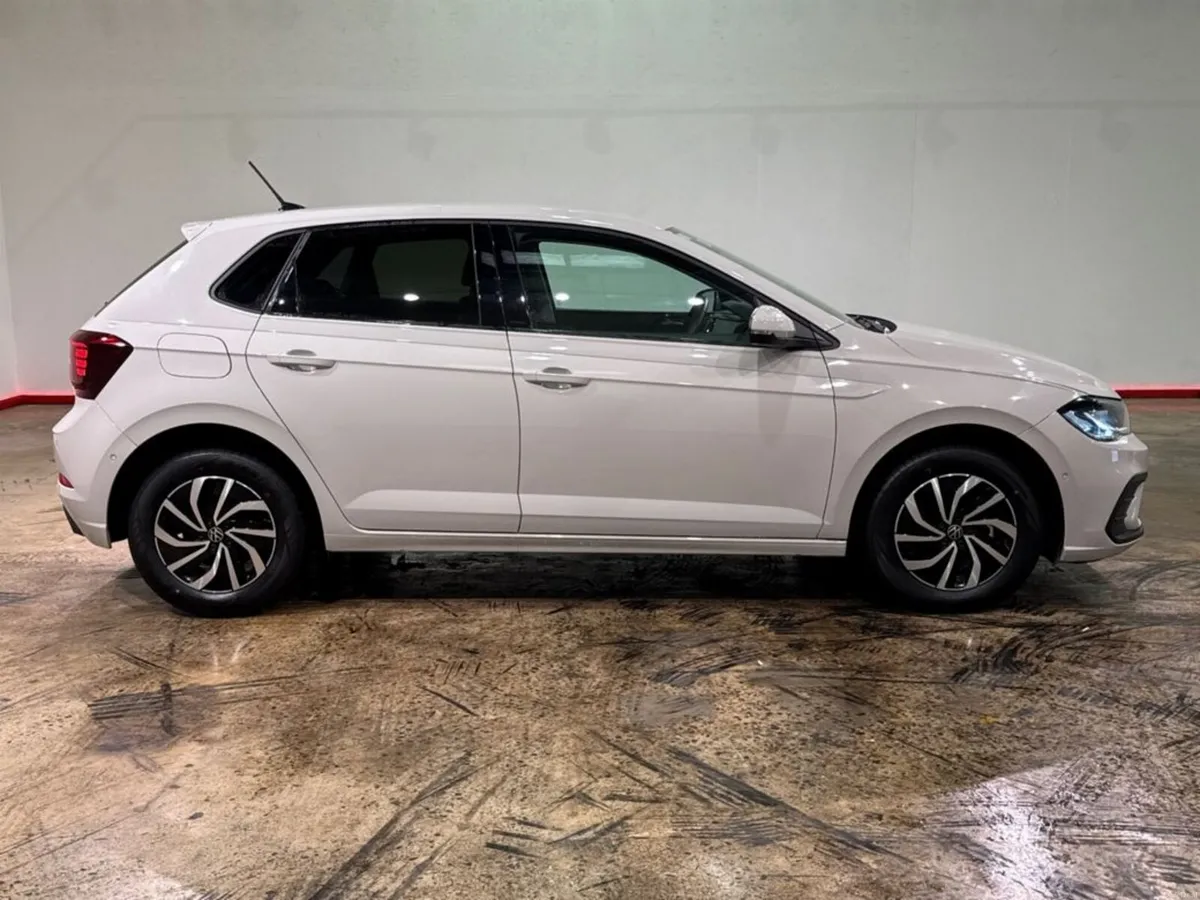 Volkswagen Polo 1.0 AUTOMATIC - FACTORY ALLOYS - R - Image 2