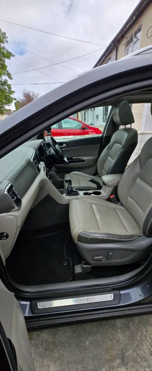 Kia Sportage 2016 Platinum- Pan Roof/Full Leather - Image 4