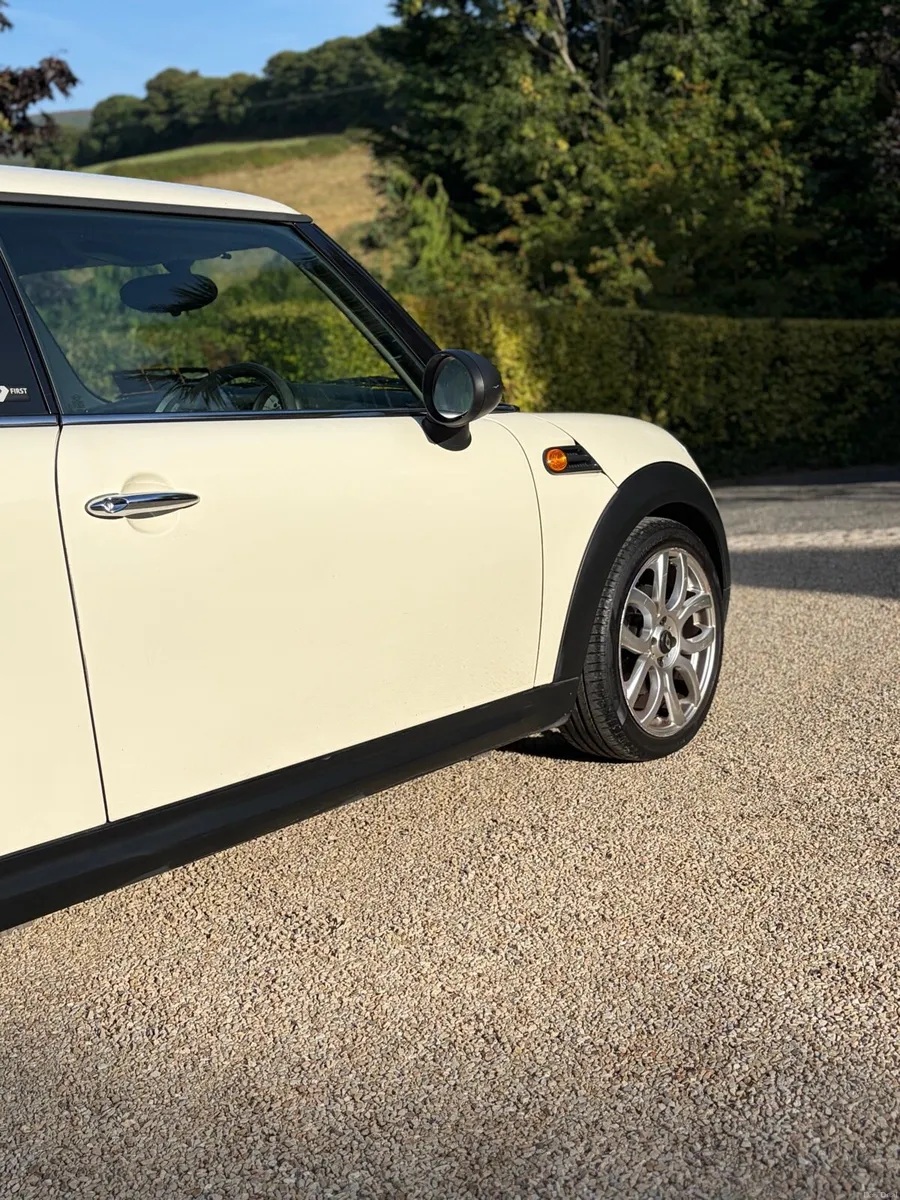 2011 Mini Cooper - Image 6