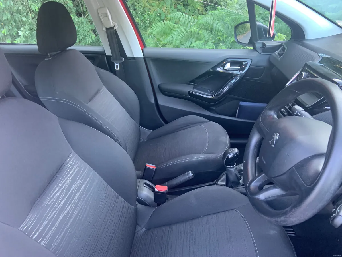Peugeot 208 2016 - Image 6