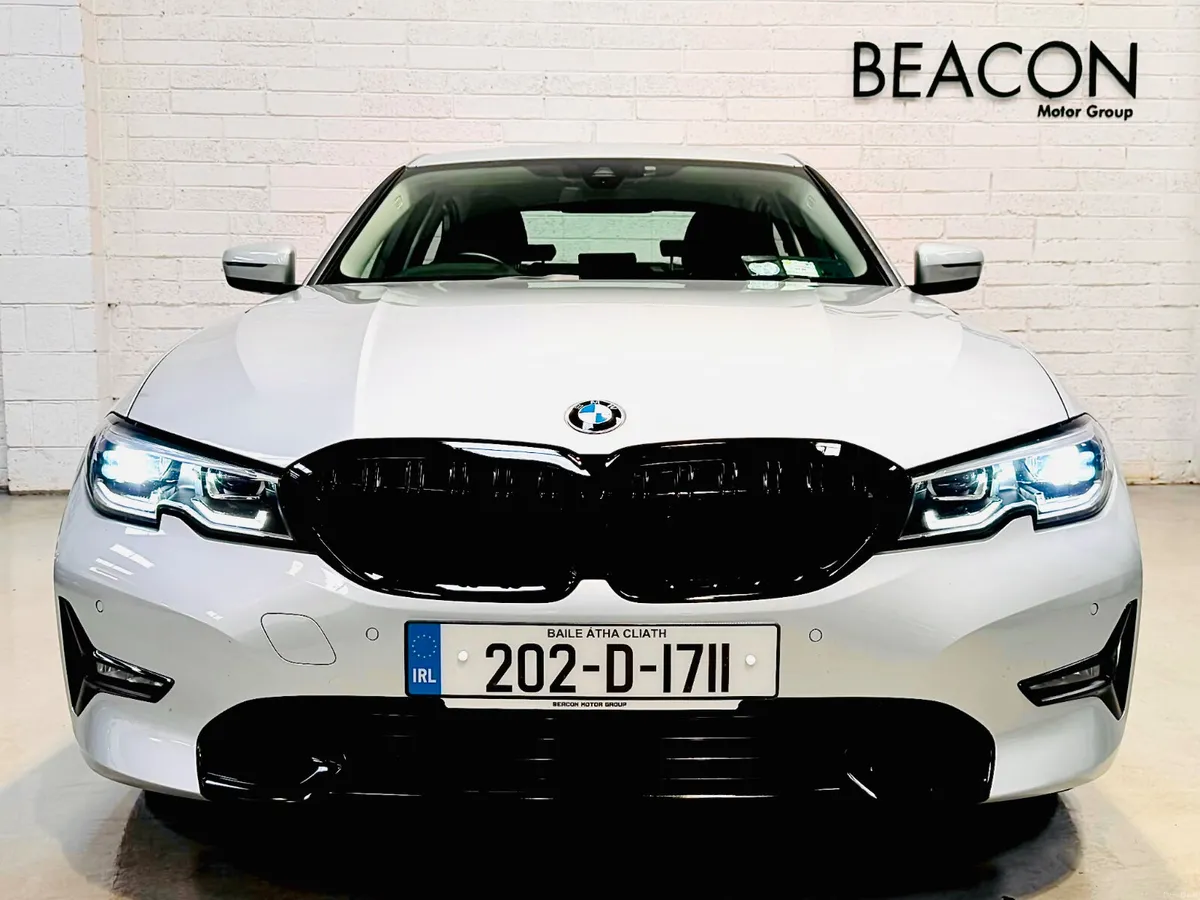202 ONLY 32,000 MILES, BMW 3-SERIES 2.0 PETROL - Image 4