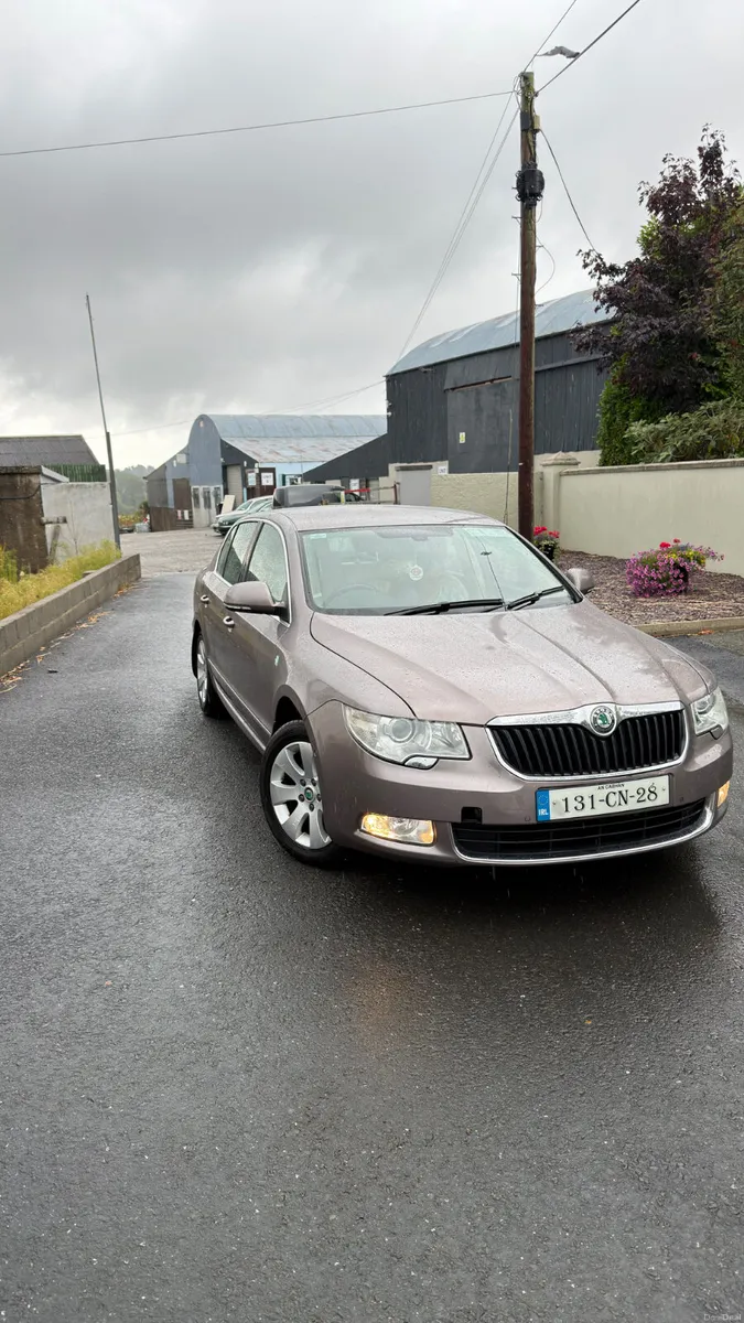 Skoda Superb 2013 - Image 1