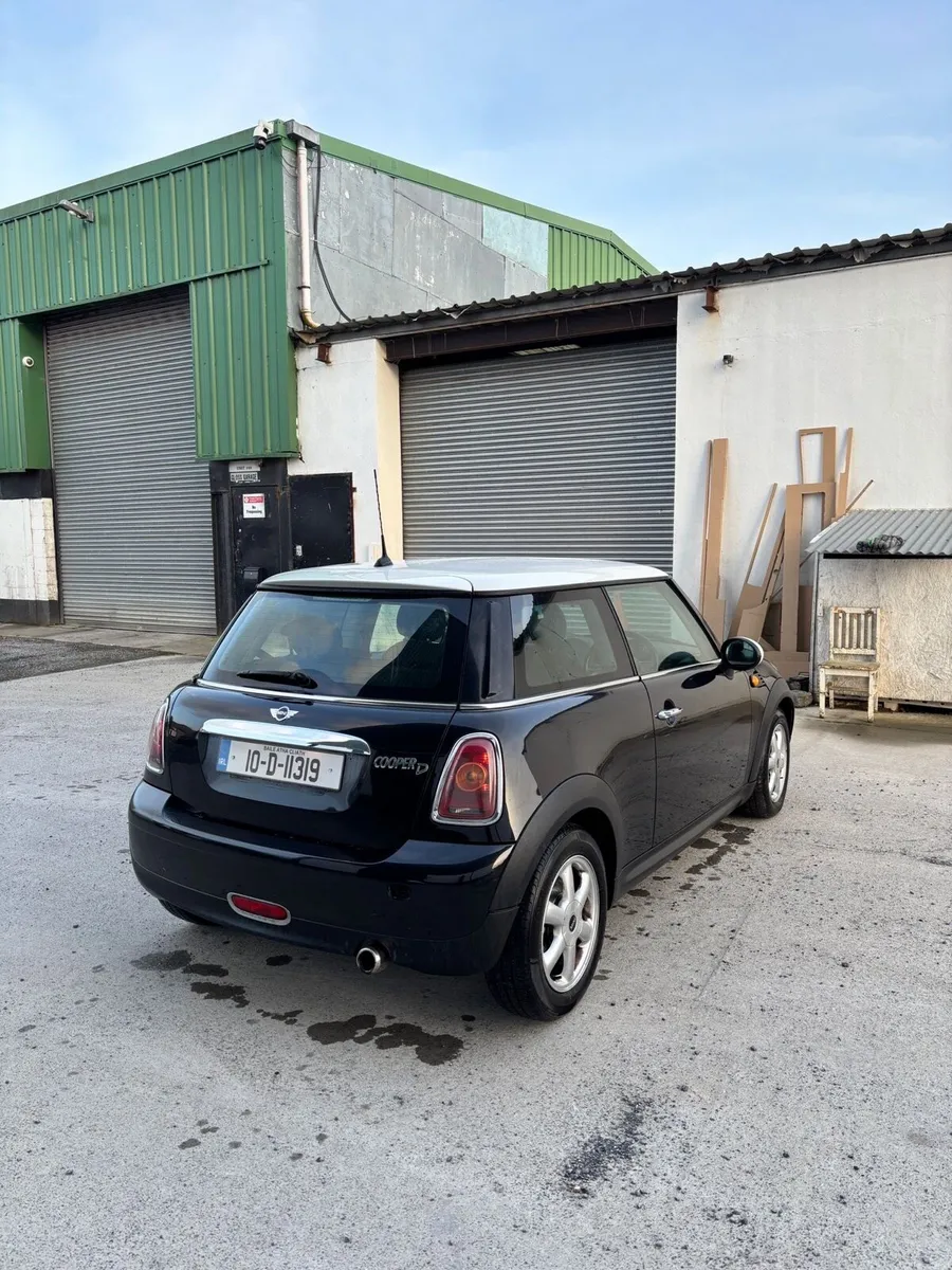 car - Image 2