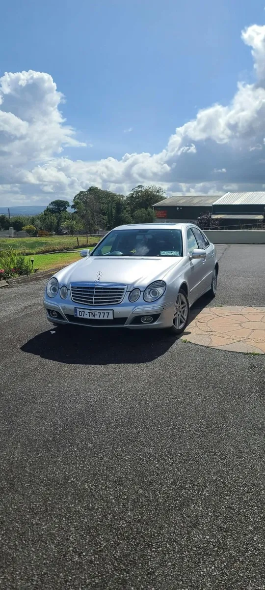 Mercedes-Benz E-Class 2007 - Image 2