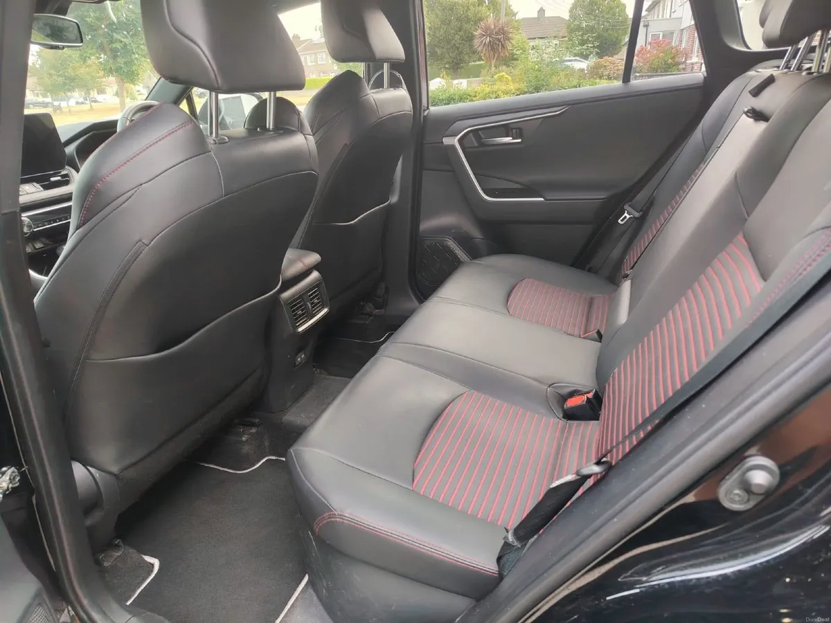 Toyota RAV4 2024 Plug in Hybrid - Image 2