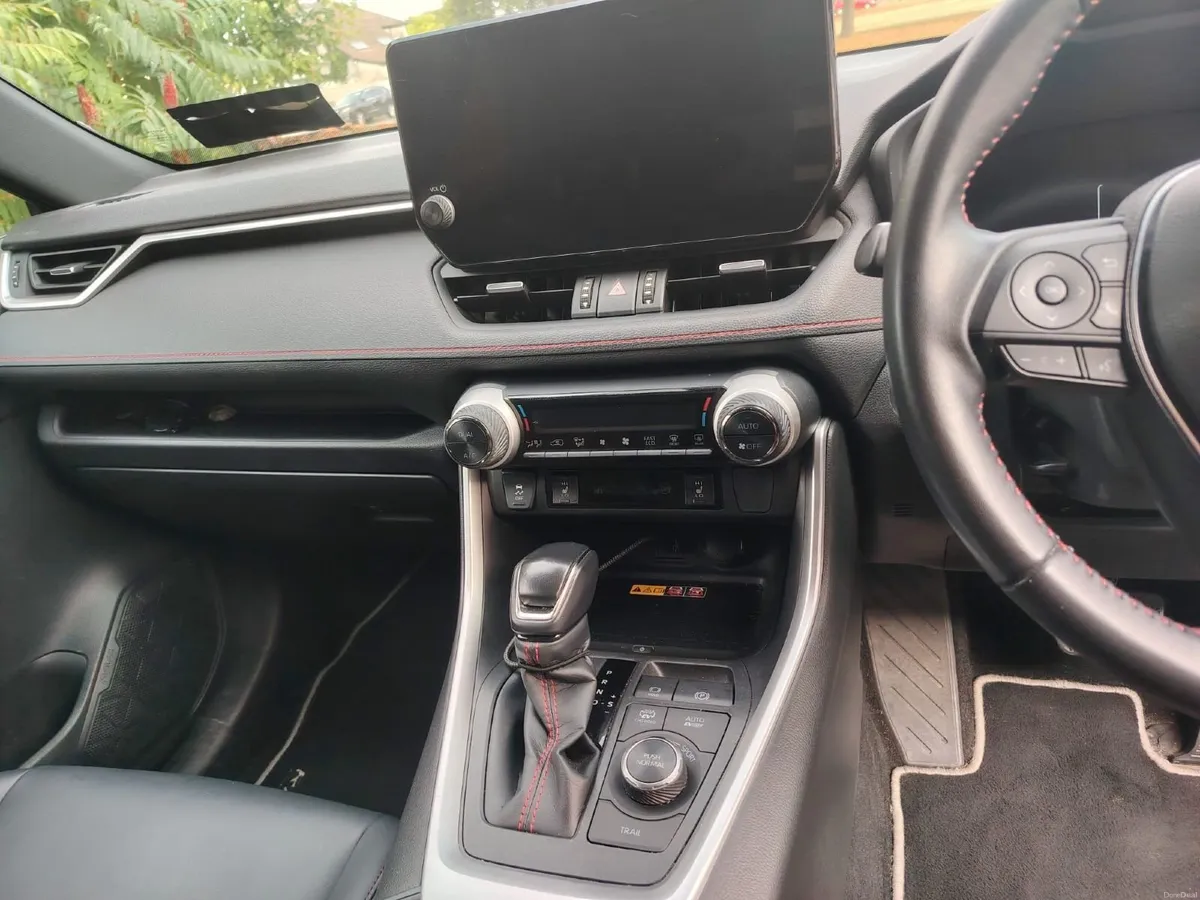 Toyota RAV4 2024 Plug in Hybrid - Image 5