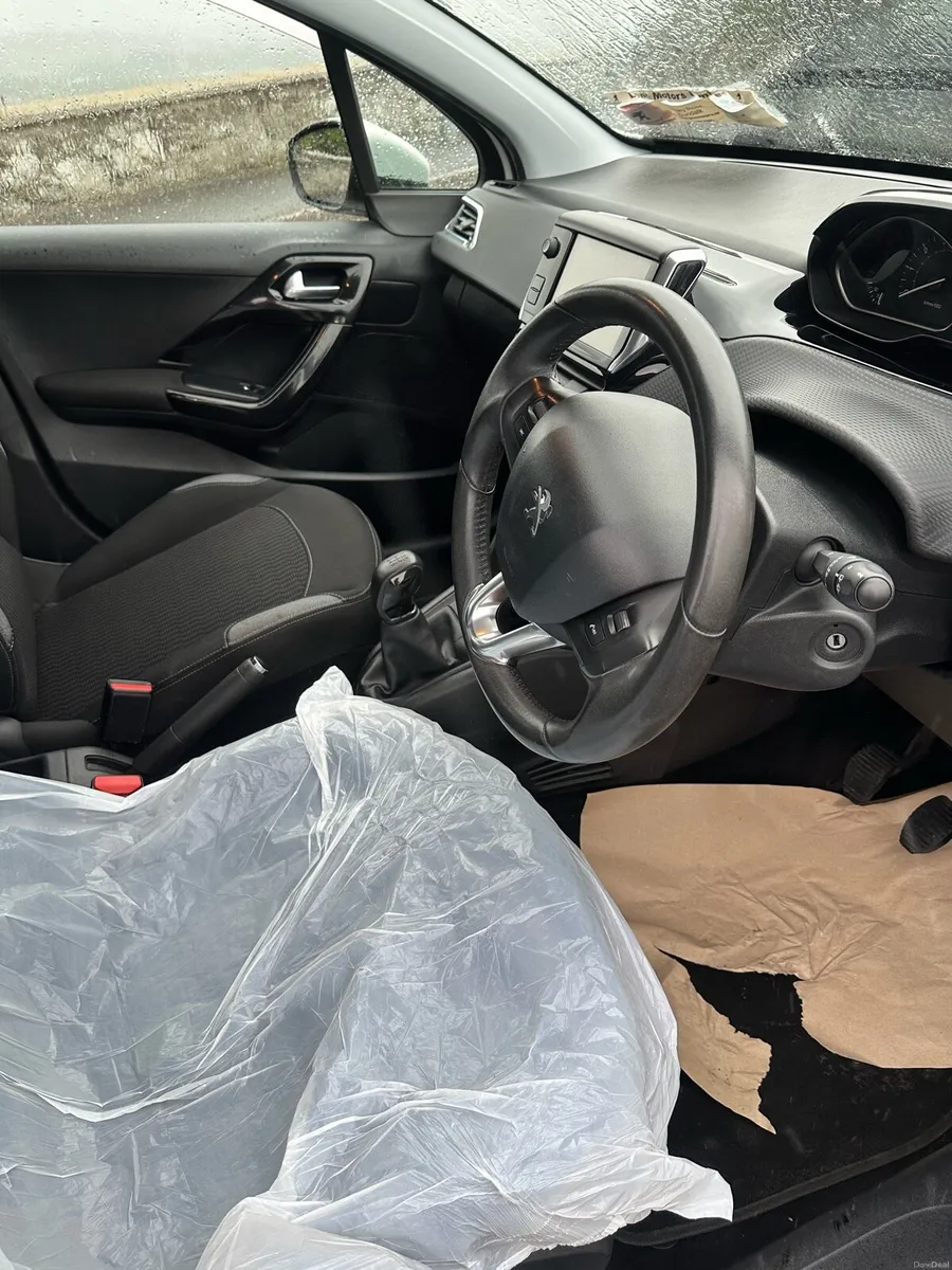 Peugeot 208 - Image 6