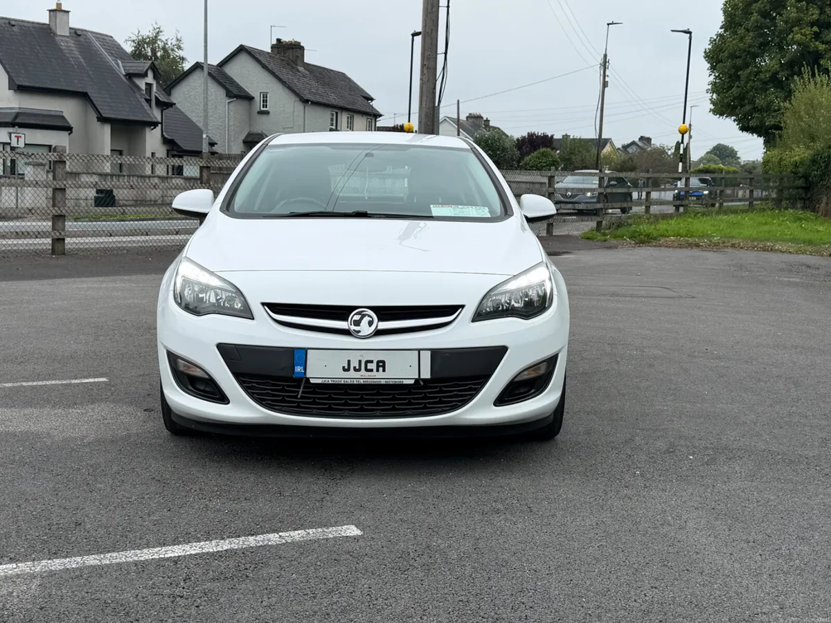 STUNNING Vauxhall (Opel) Astra 2015 1.4 PETROL - Image 2