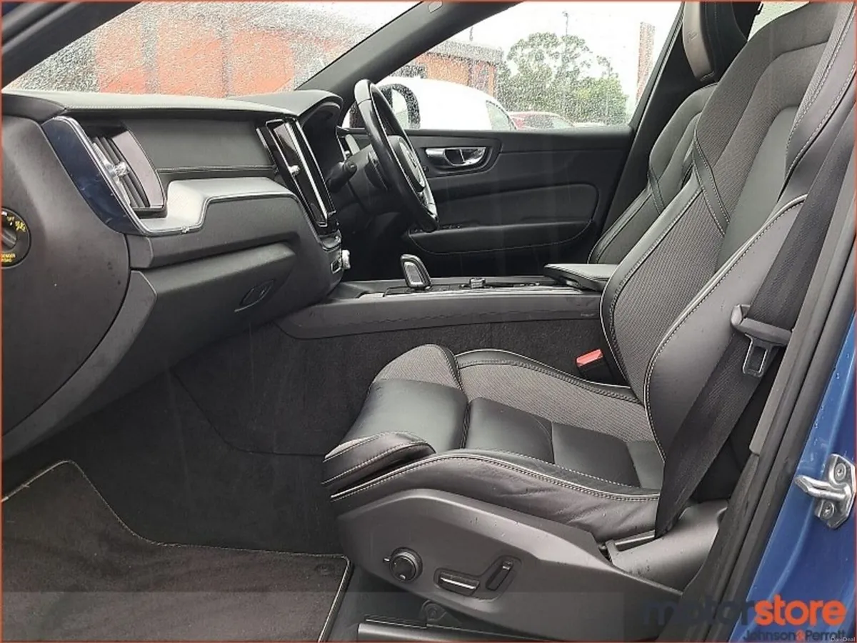 Volvo XC60 T8 (390hp) PHEV R-Design Pro Auto AWD - Image 3