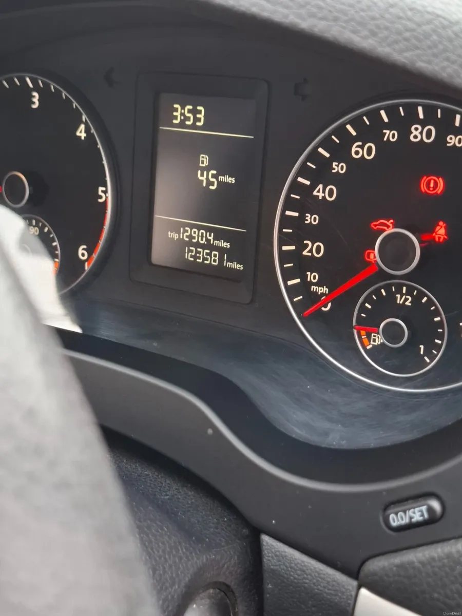 Volkswagen Jetta 2011 - Image 2