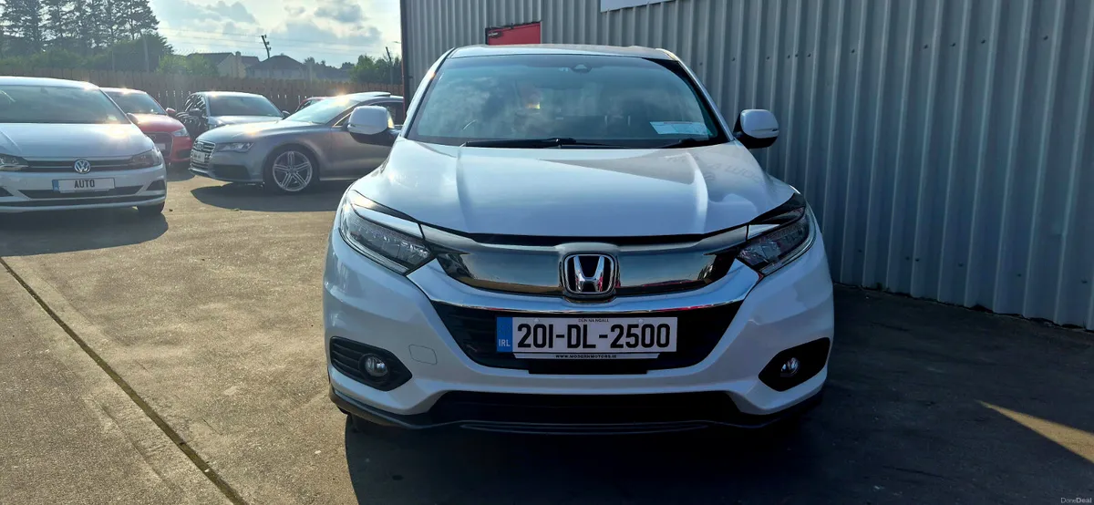Honda Vezel hybrid/petrol 1.5 jeep pearl white - Image 4