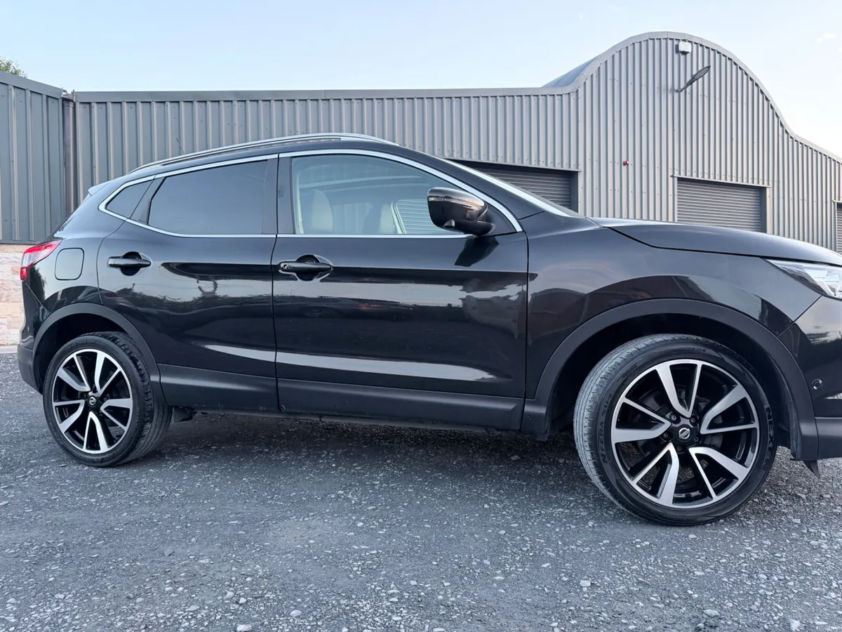 Nissan Qashqai 162’ Premium LOW MILEAGE/HIGH SPEC - Image 6