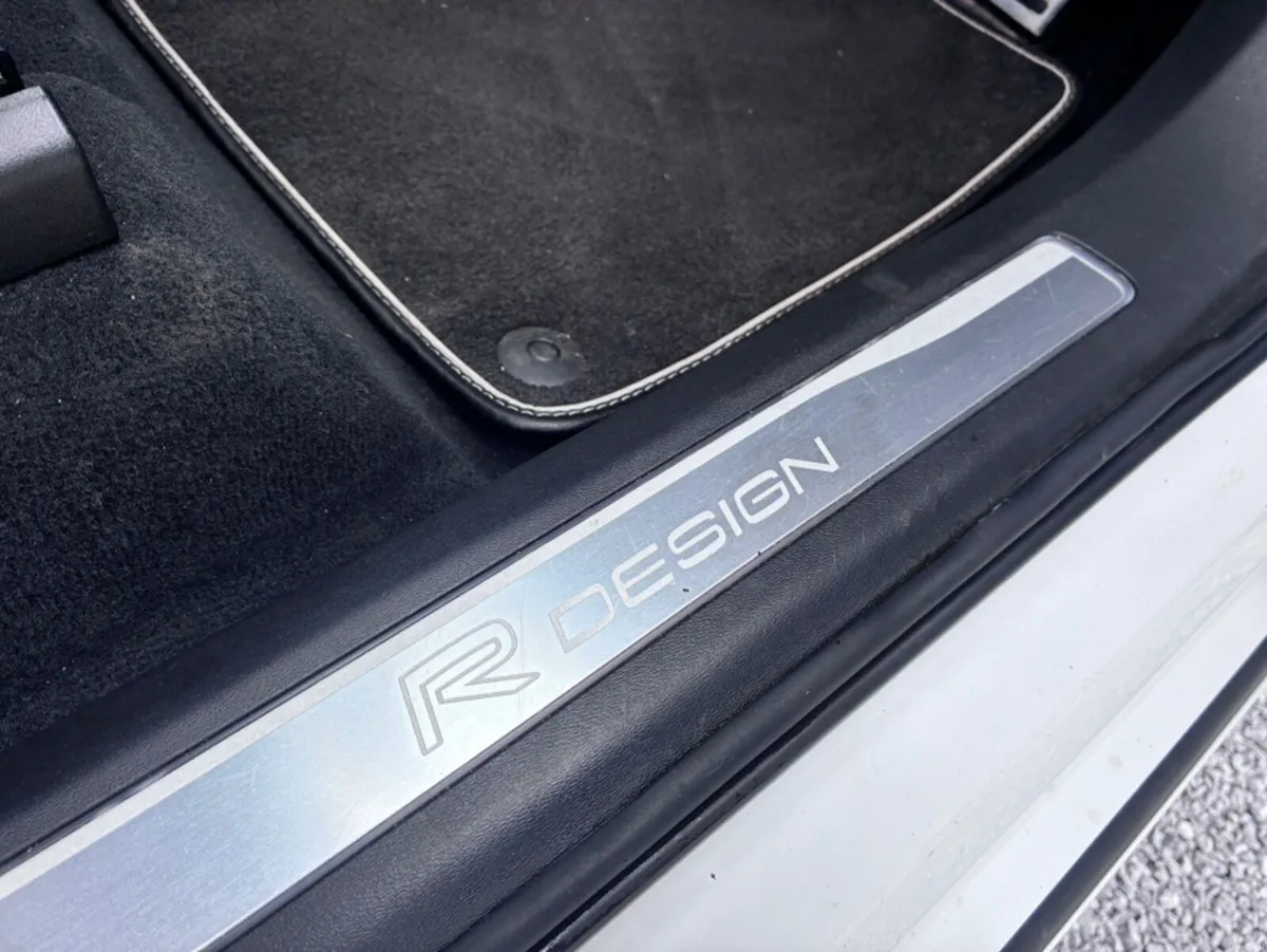 Volvo XC90 2.0 T8 R-DESIGN 390 BHP AWD - Image 5