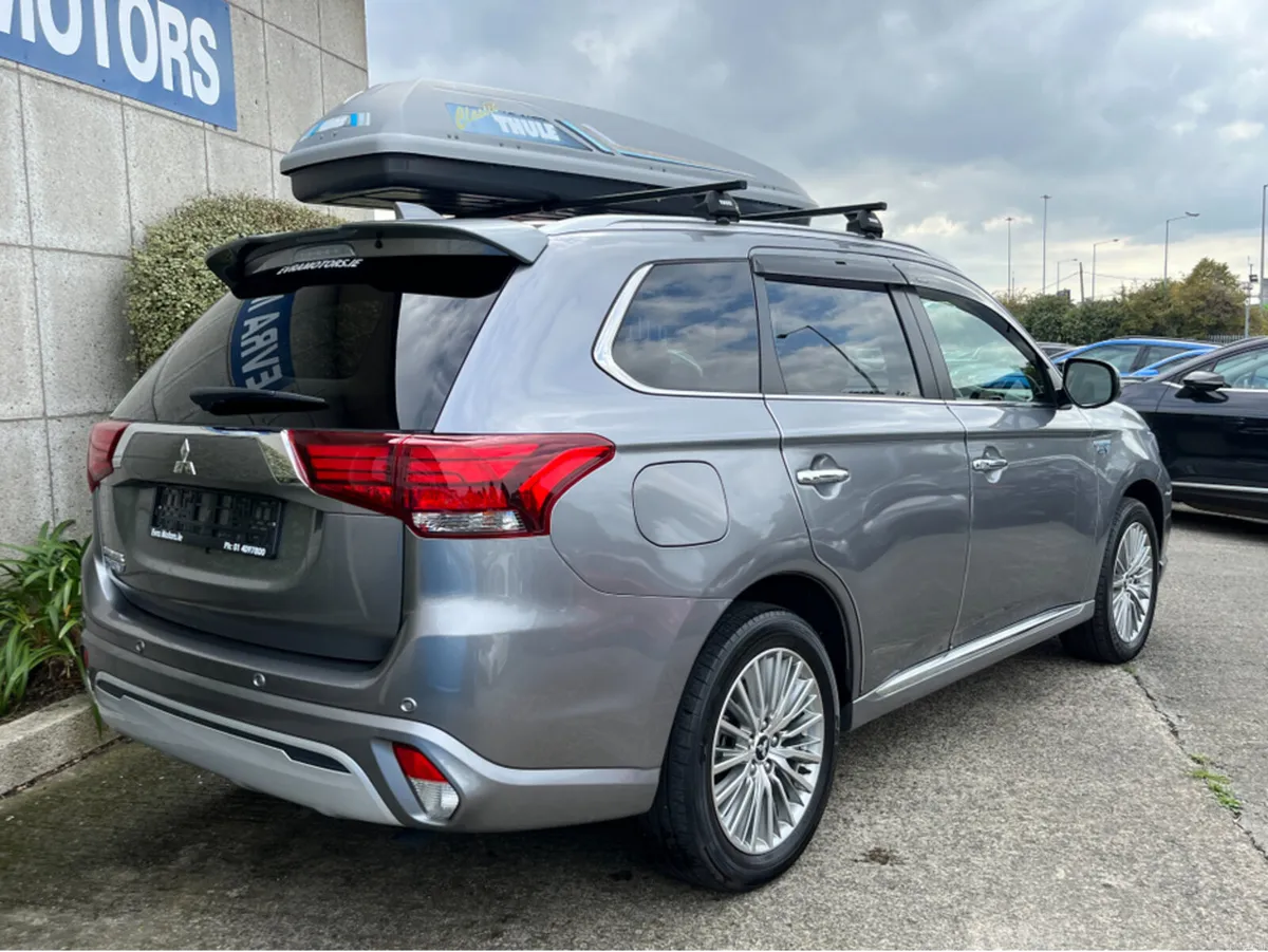 Mitsubishi Outlander G 4WD PHEV AUTOMATIC 2.4 PETR - Image 4