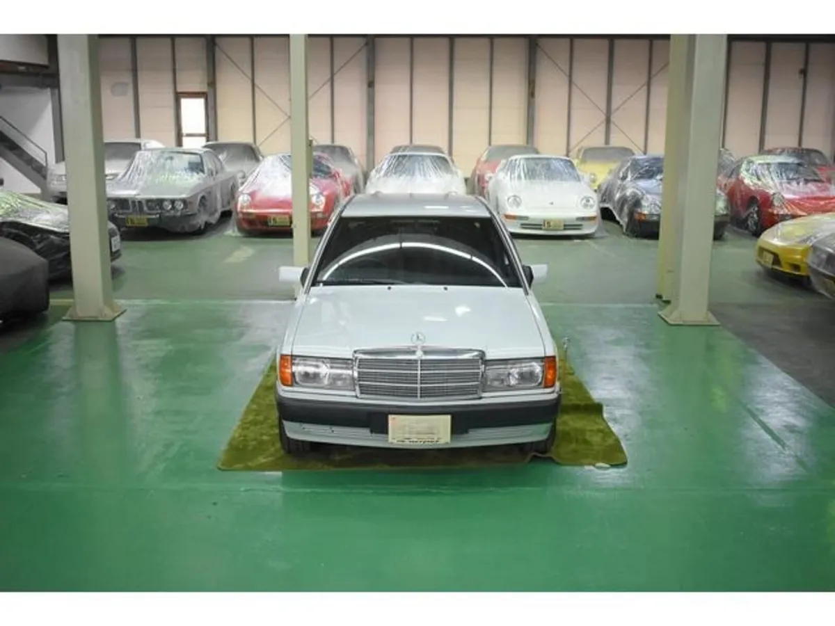 MERCEDES BENZ 190 CLASS 190D 2.5 Diesel - Image 1