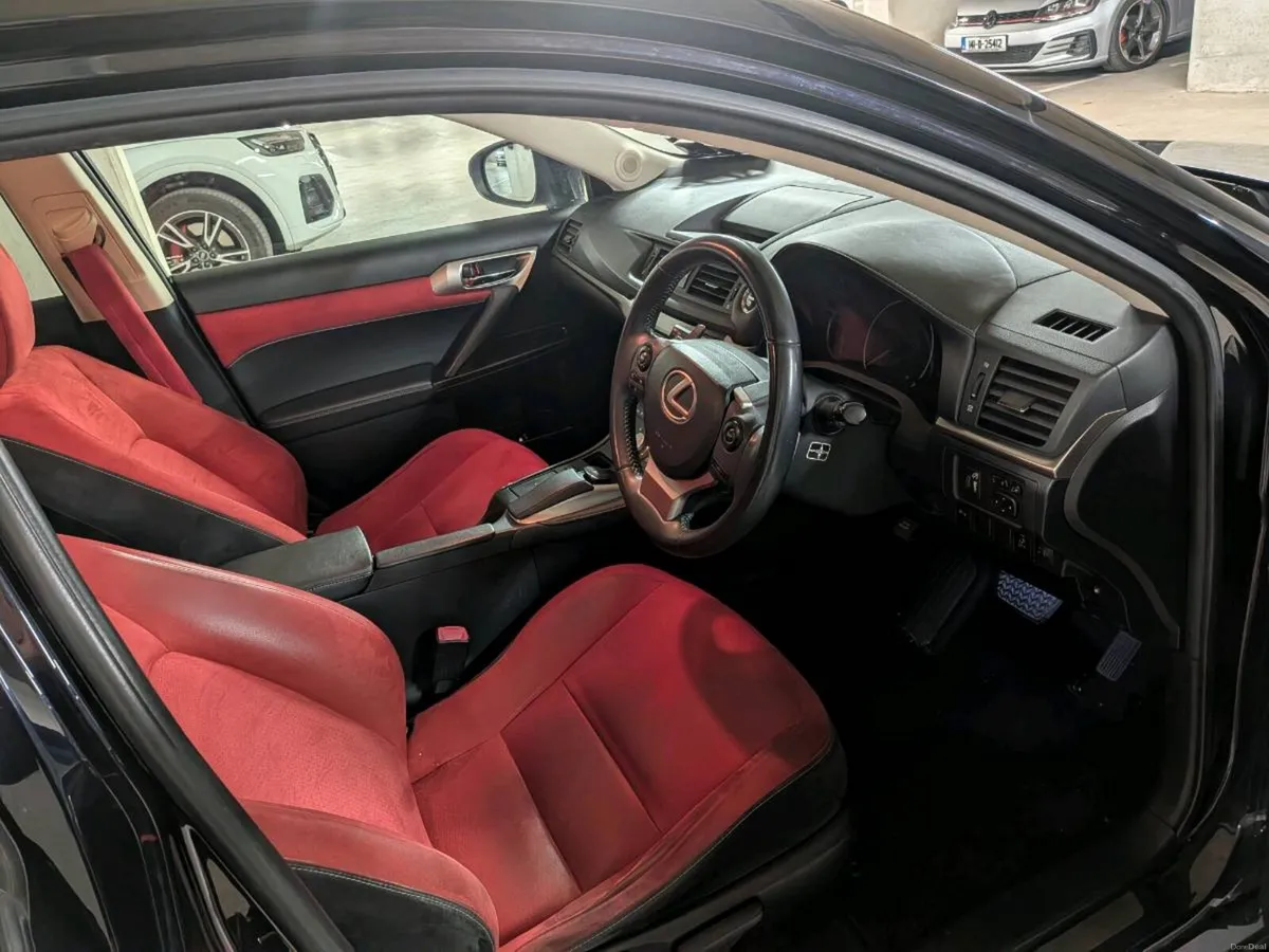 Lexus CT200H - Image 3