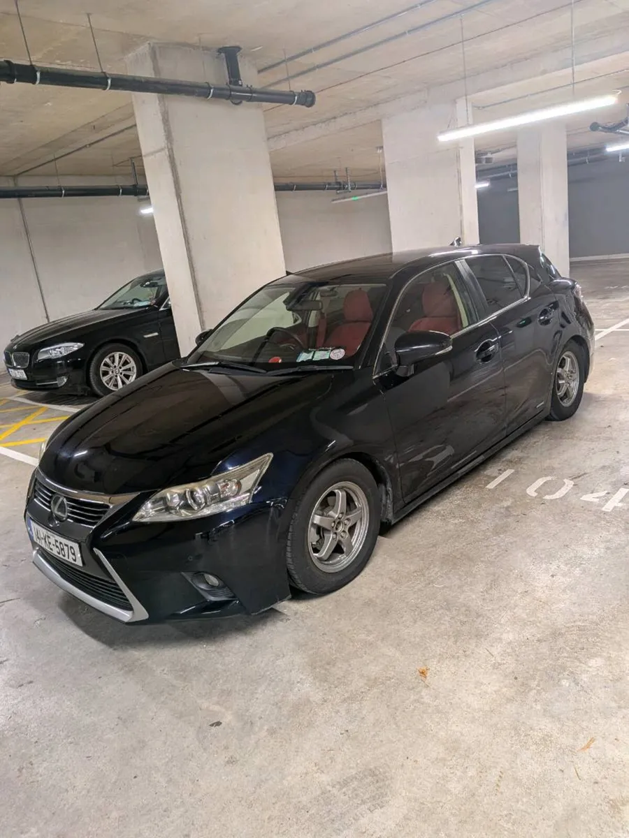 Lexus CT200H - Image 1