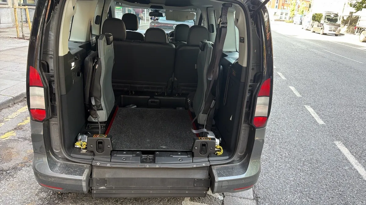 Car for sale - Image 2