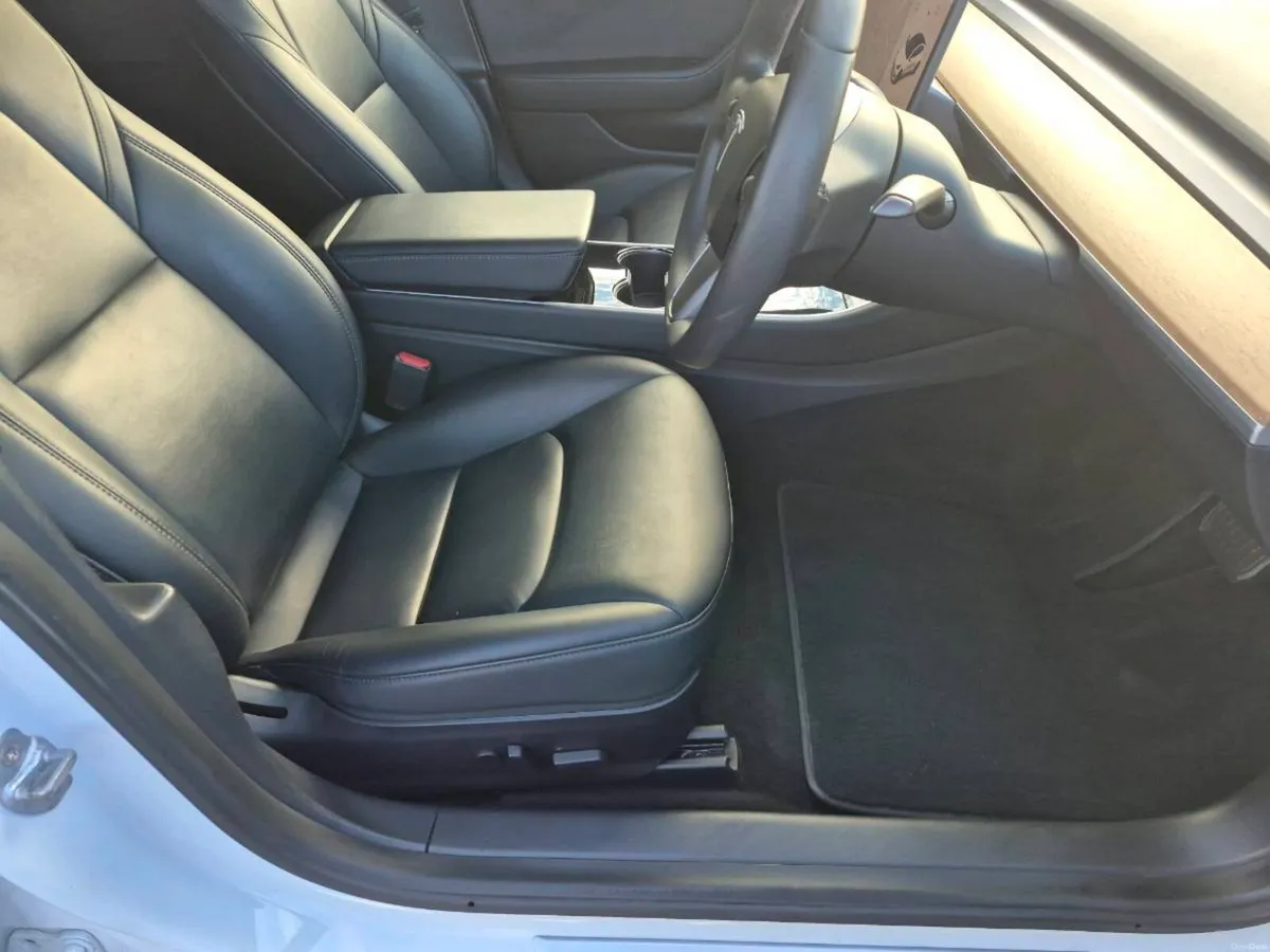 TESLA MODEL-3**SUPERB CONDITION** - Image 6