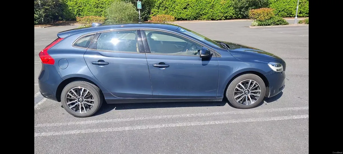 Volvo V40 D2 Momentum - Image 2