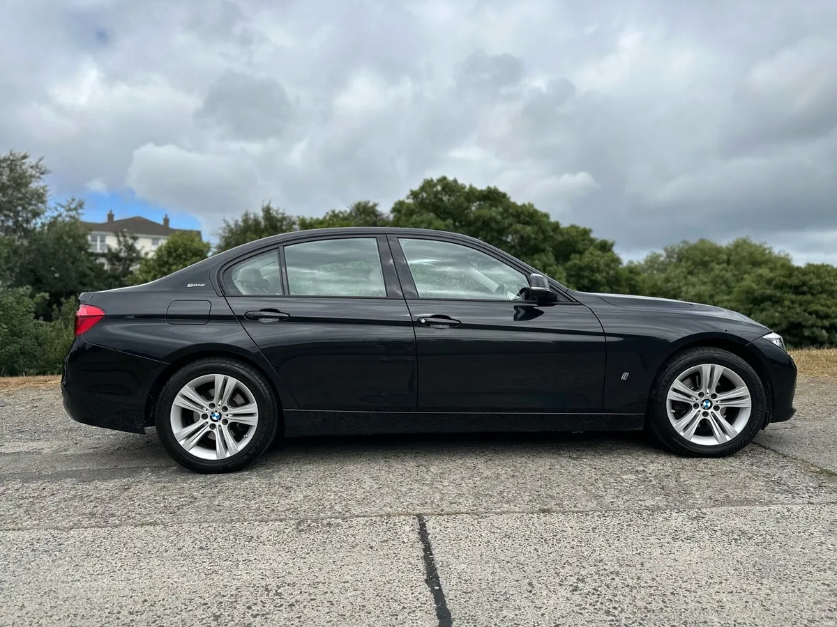 BMW 330e // Well cared for // great condition - Image 5