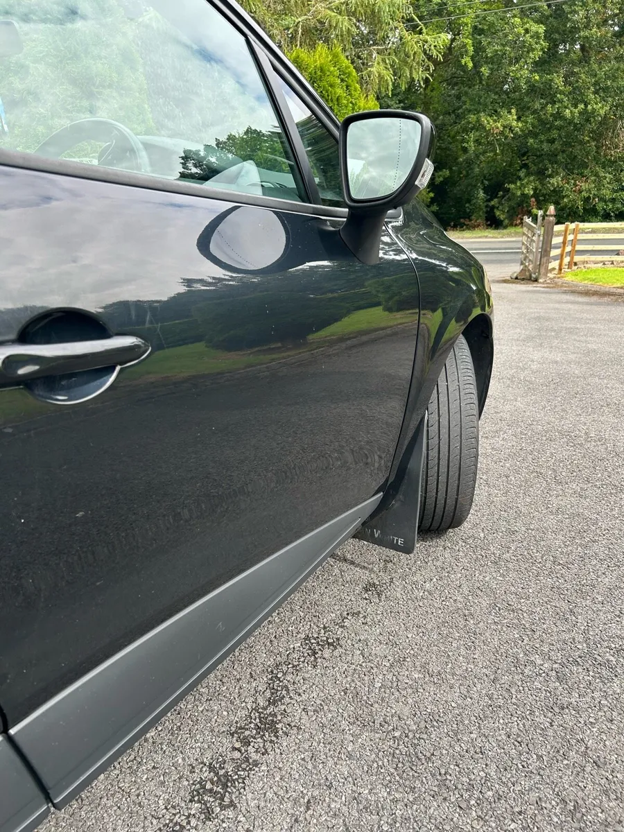 Renault Clio 2015 Very Low Milage - Image 4