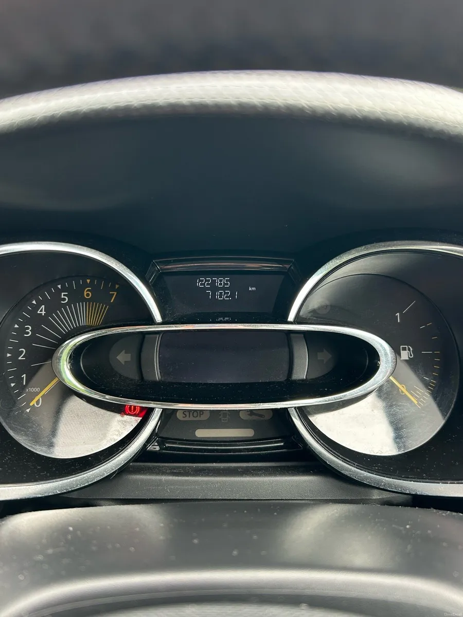 Renault Clio 2015 Very Low Milage - Image 6