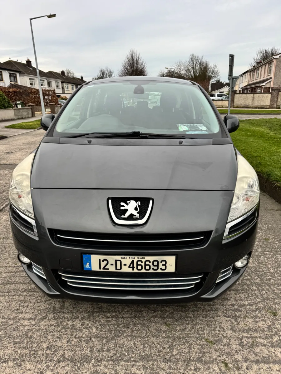 Peugeot 5008 2012 in excellent condition - Image 1