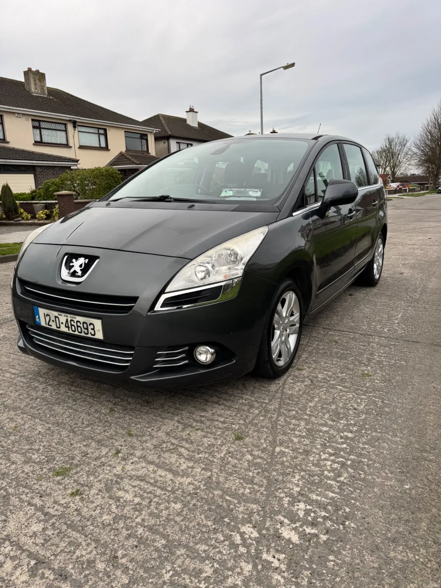 Peugeot 5008 2012 in excellent condition - Image 4