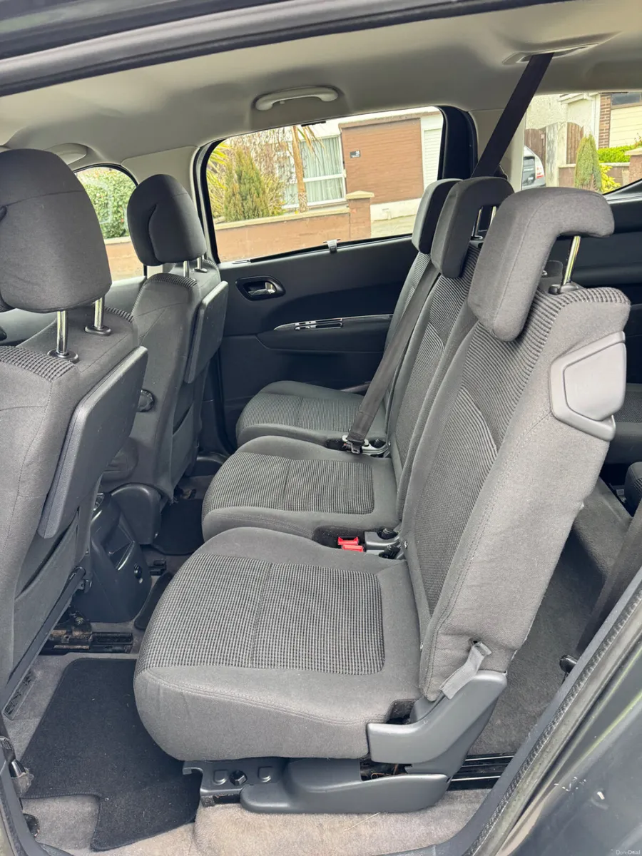 Peugeot 5008 2012 in excellent condition - Image 6