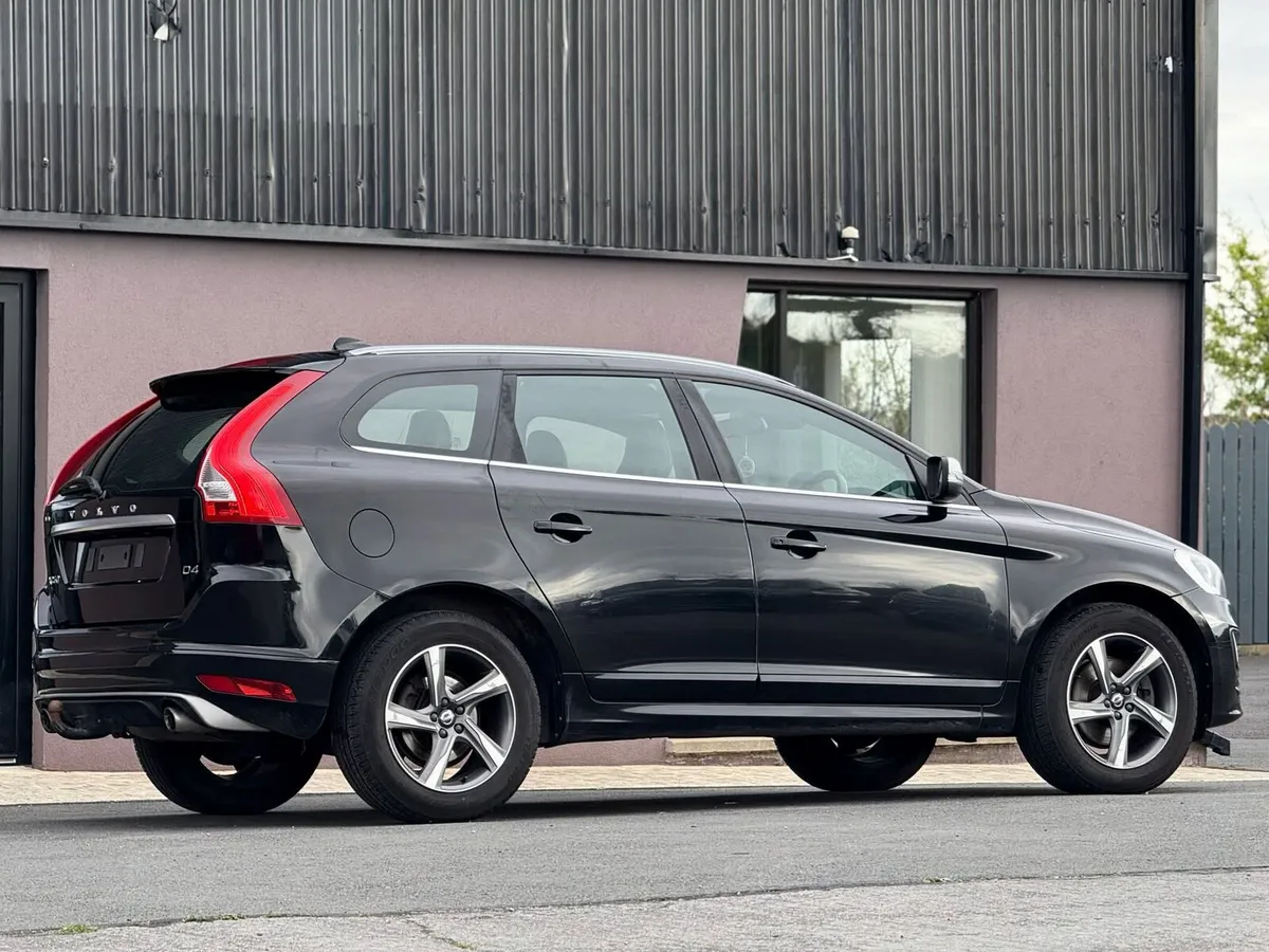 Volvo XC60 Auto R-Design - Image 3