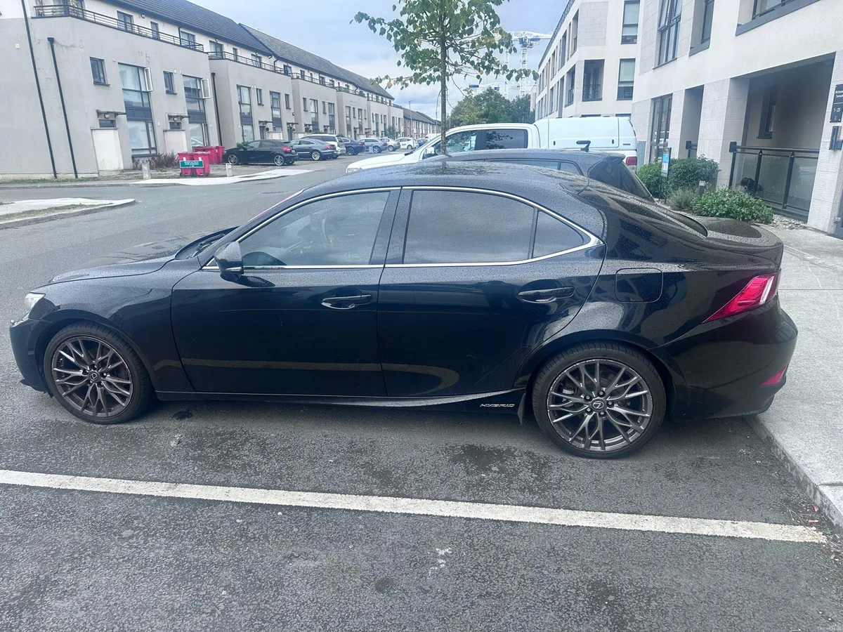 Lexus Is300h - Image 3