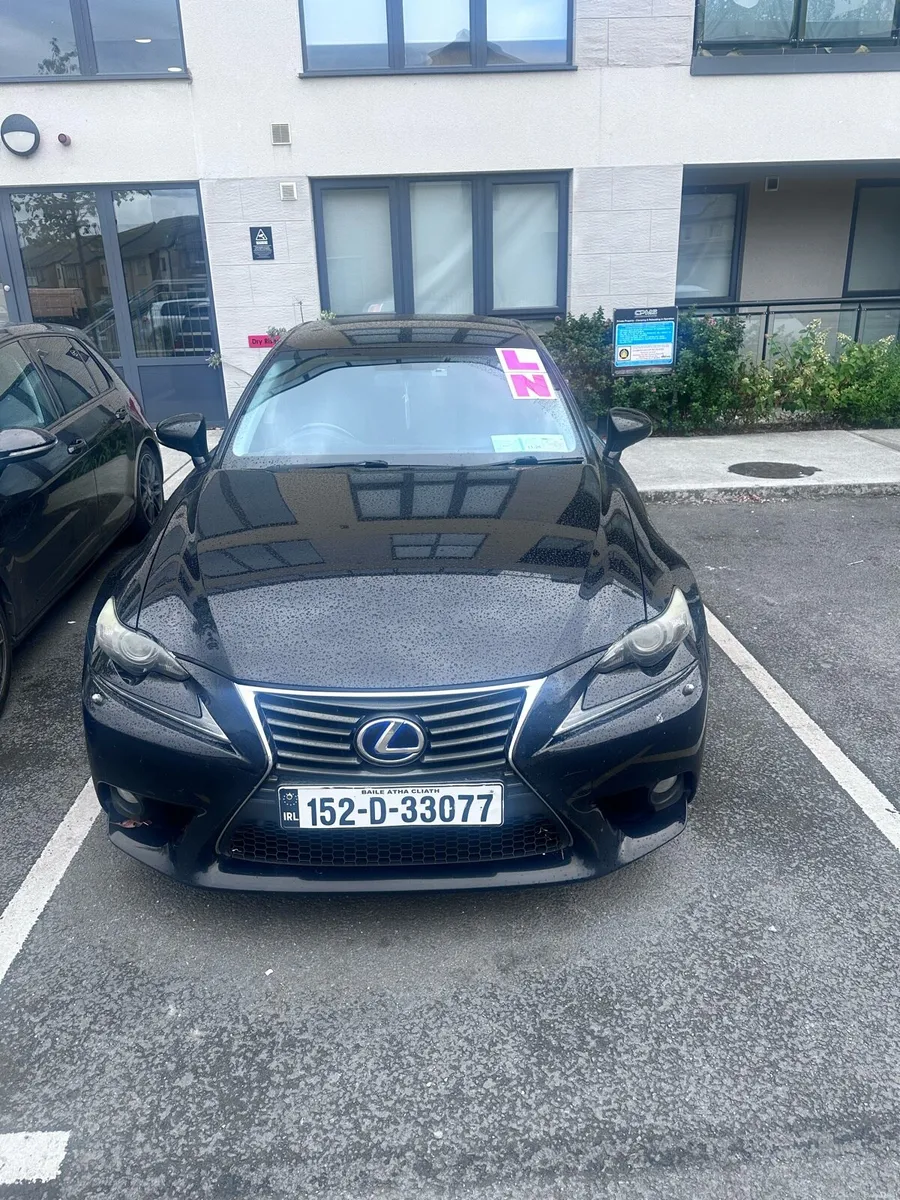 Lexus Is300h - Image 1