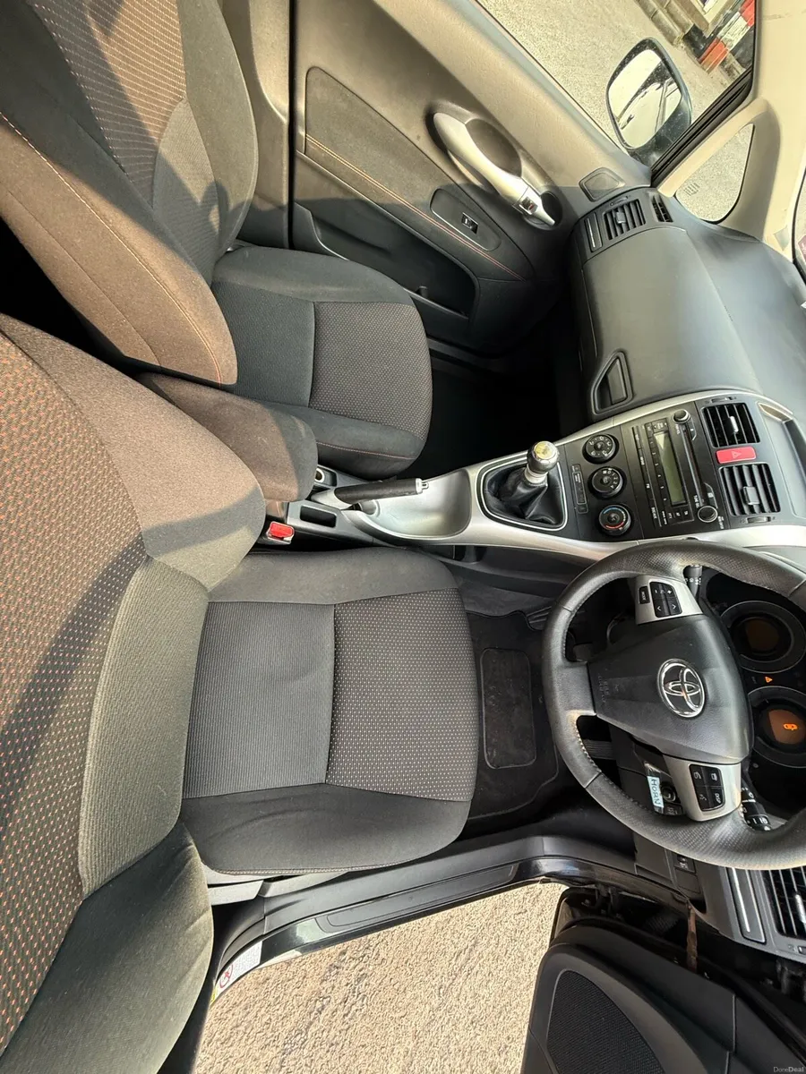 Toyota auris - Image 5