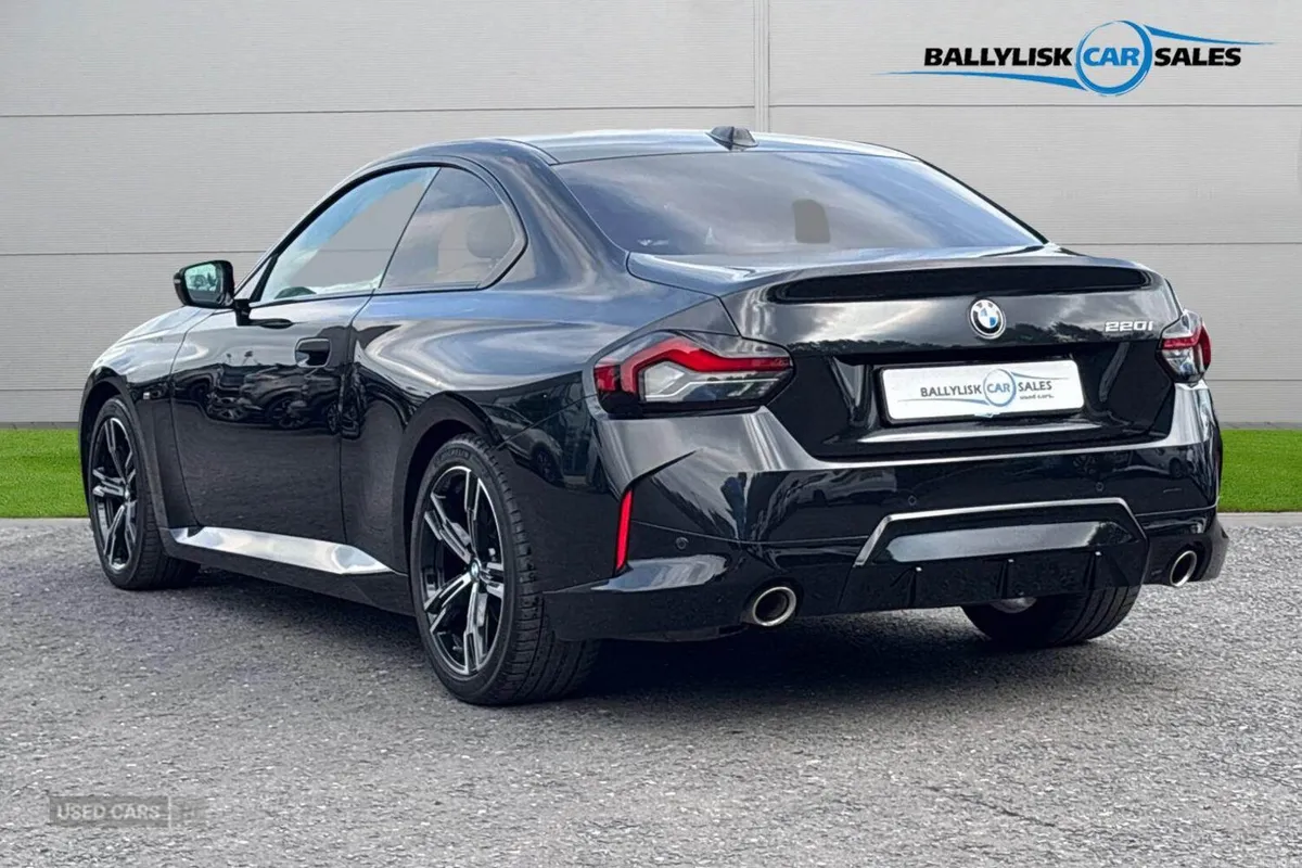 BMW 2-Series 2.0 220i 18PS M Sport Coupe 2dr in Bl - Image 2