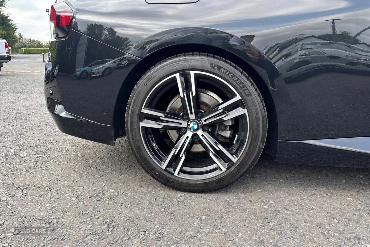 BMW 2-Series 2.0 220i 18PS M Sport Coupe 2dr in Bl - Image 6