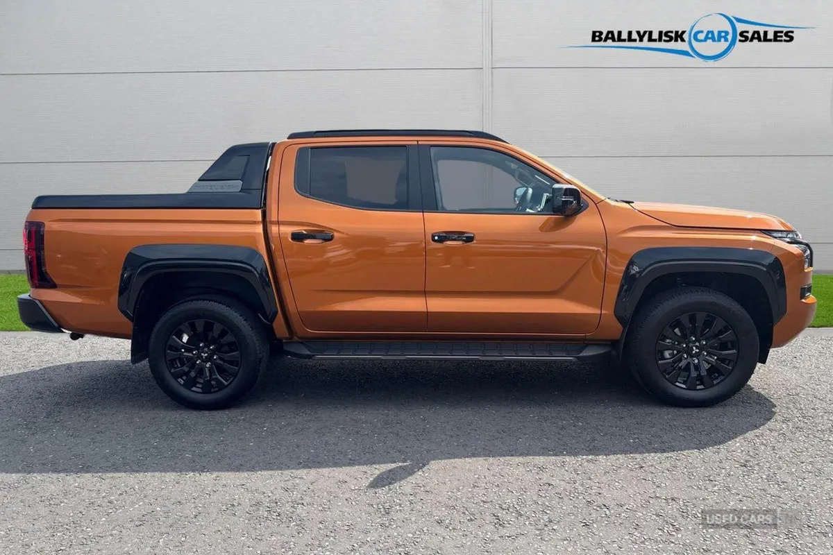 Mitsubishi L200 2.4 Bi-Turbo D Barbarian D/Cab Pic - Image 3