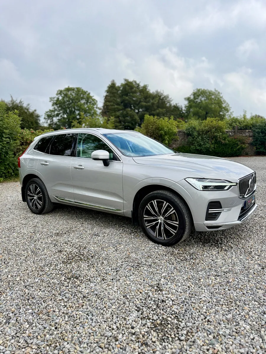 2022 Volvo XC60 T6 Inscription PHEV 340HP AWD Auto - Image 2